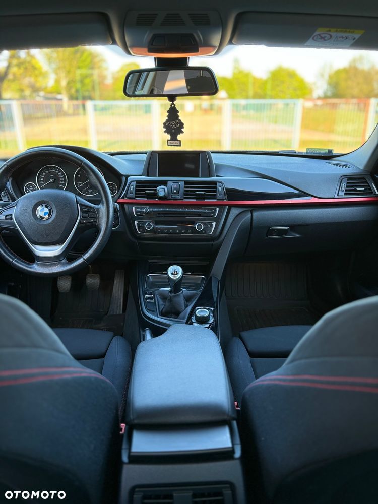 BMW Seria 3 320d Sport Line - 11