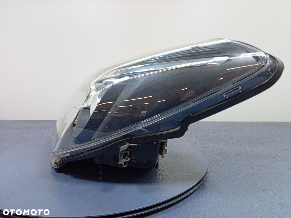 TOYOTA YARIS III LIFT REFLEKTOR LEWY PRZÓD EU - 2
