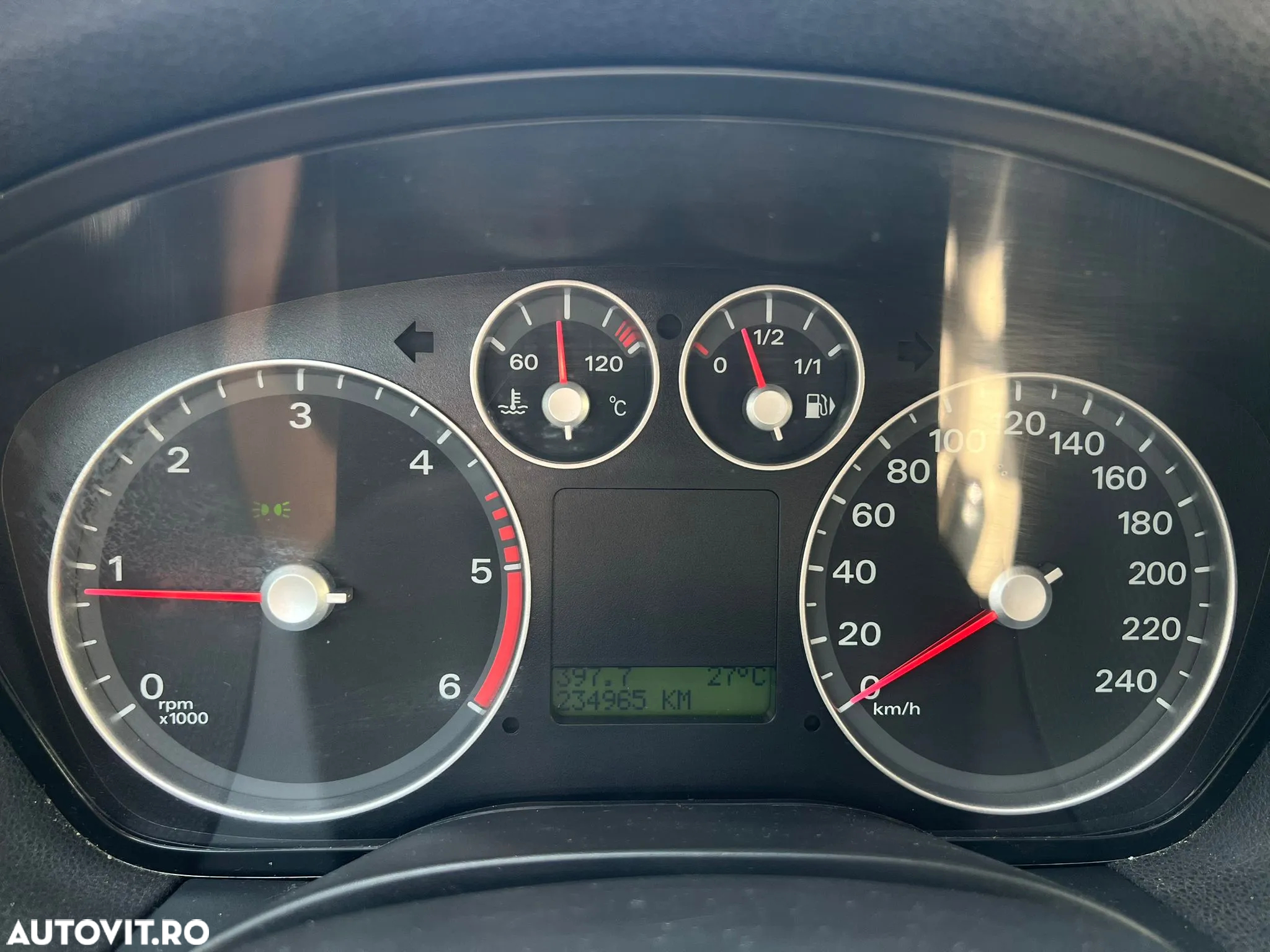 Ford Focus 1.8 TDCi Ghia - 12