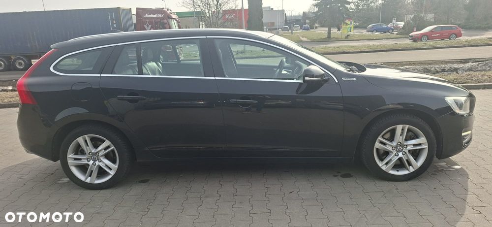 Volvo V60 D6 AWD Plug-in Hybrid Summum - 28