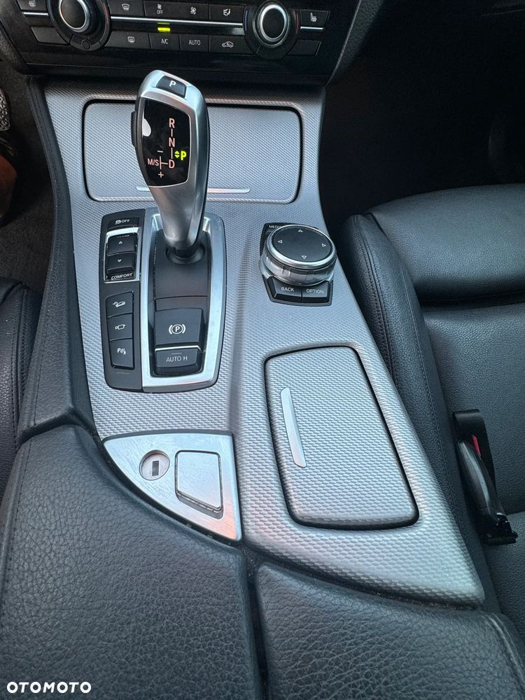 BMW Seria 5 520d xDrive - 14