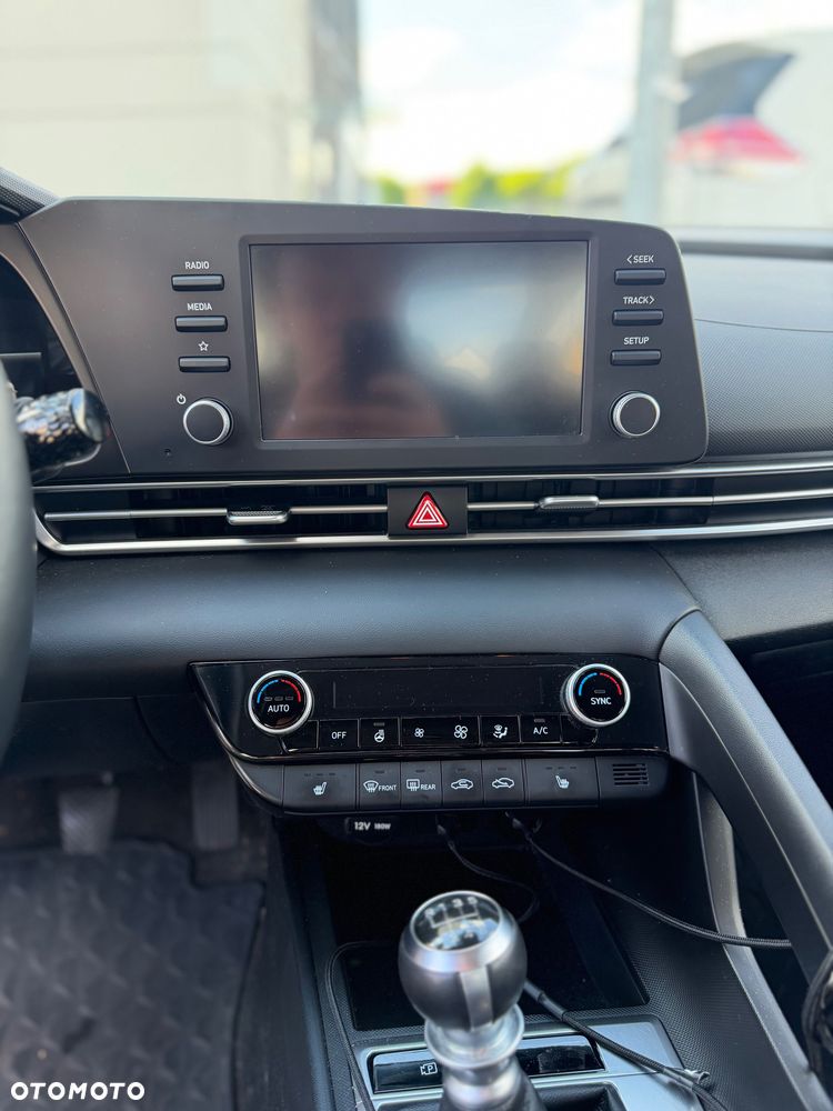 Hyundai Elantra - 8