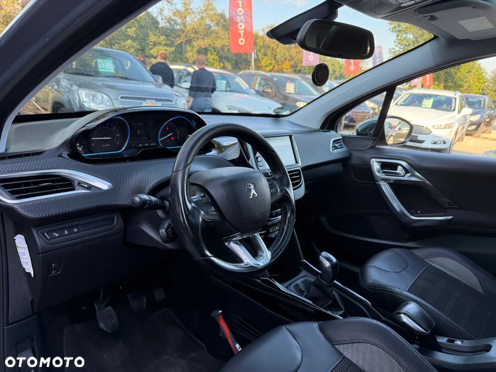 Peugeot 2008 1.2 Pure Tech Allure S&S - 5