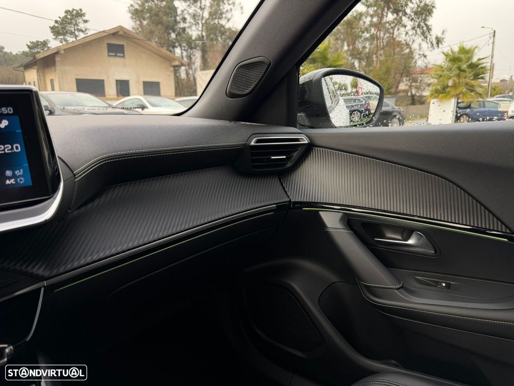 Peugeot 2008 1.2 PureTech GT Line - 21