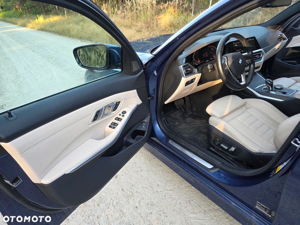 BMW Seria 3 330i Sport Line - 15