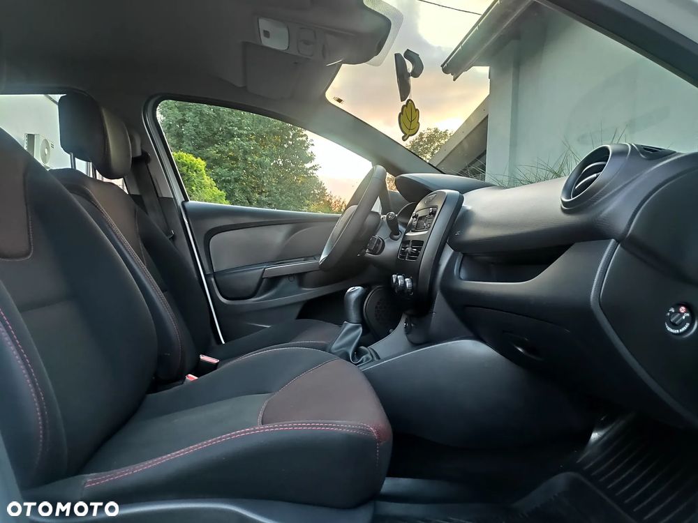 Renault Clio 1.2 16V Life - 10