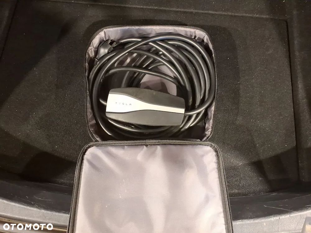 Tesla Model 3 - 14