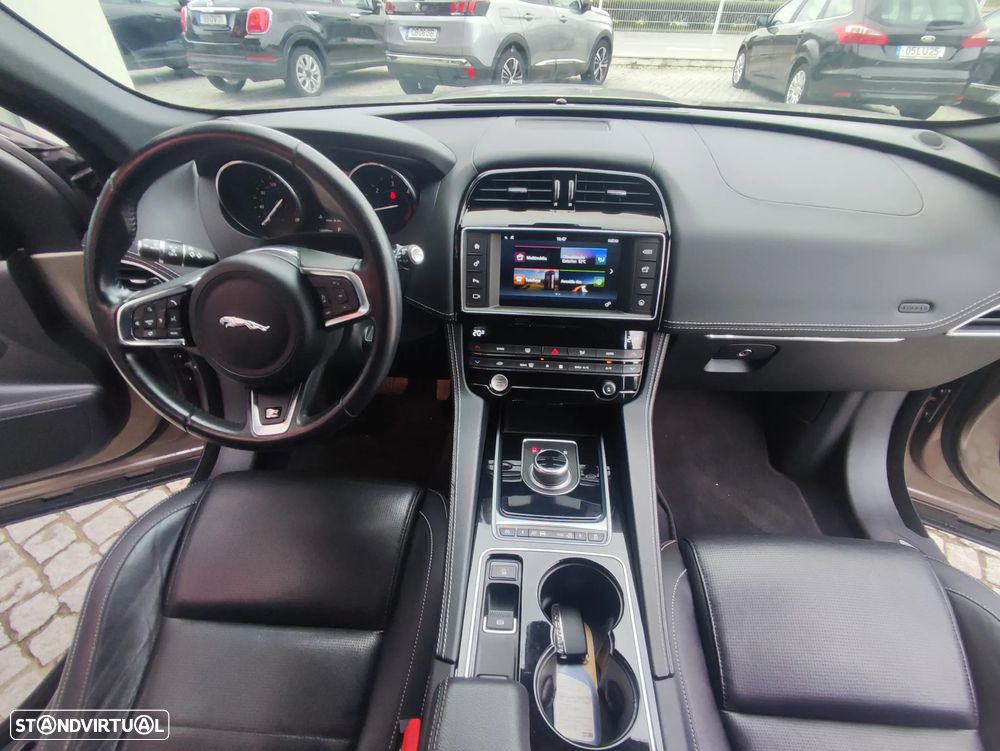 Jaguar F-Pace 20d AWD Aut. R-Sport - 20