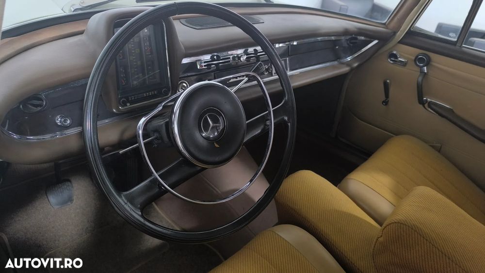 Mercedes-Benz A 200 - 25