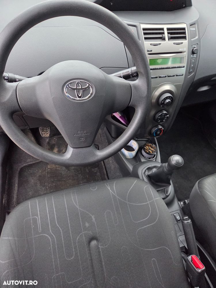 Toyota Yaris 1.0 VVT-i - 2