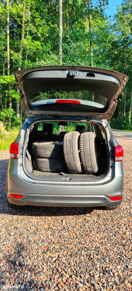 Kia Carens 1.7 CRDi XL 7os - 6
