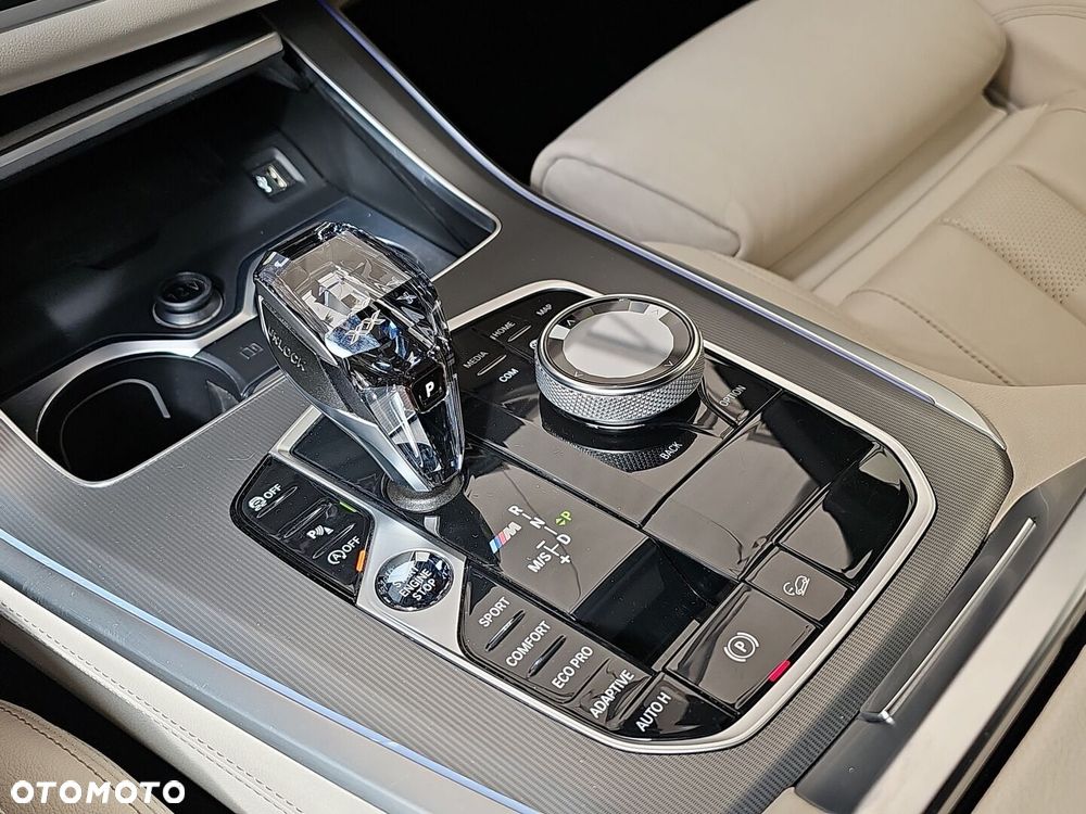 BMW X5 M M50d - 16