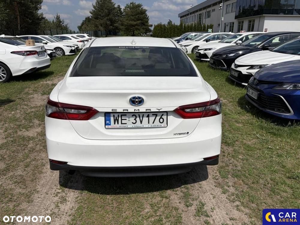 Toyota Camry - 4