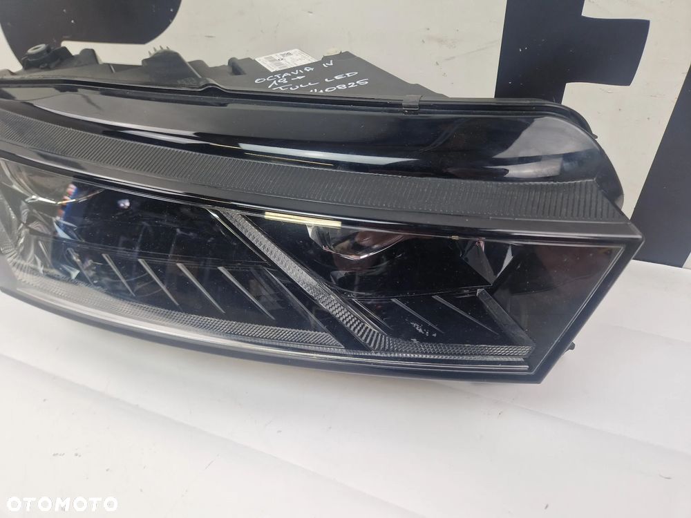 Reflektor przód przedni prawy lampa FULL LED Skoda Octavia IV - 2