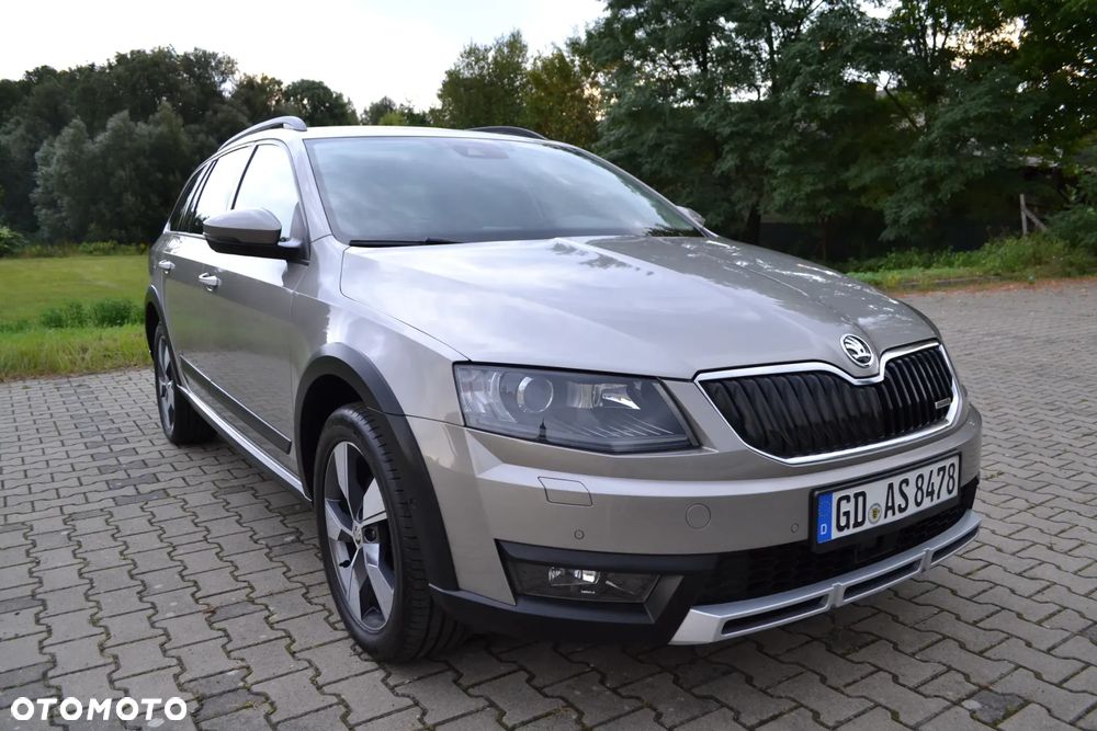 Skoda Octavia Combi 2.0 TDI 4x4 DSG Scout - 3