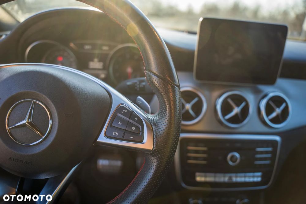 Mercedes-Benz GLA 200 7G-DCT AMG Line - 7