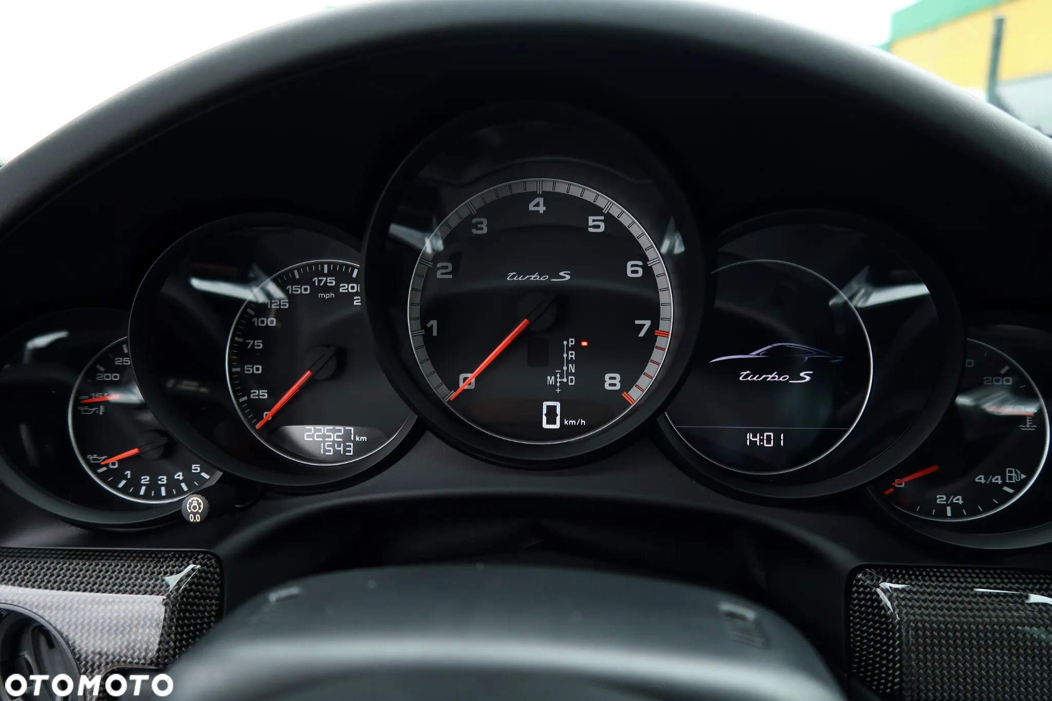 Porsche 911 Turbo S - 32