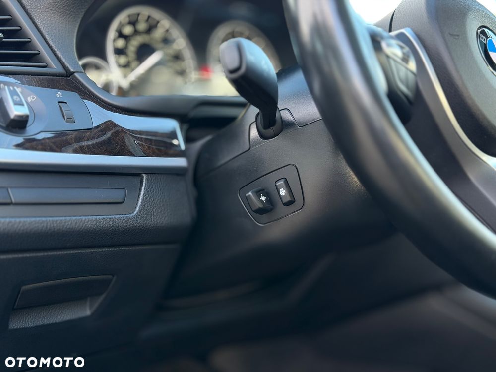 BMW Seria 5 528i xDrive - 11