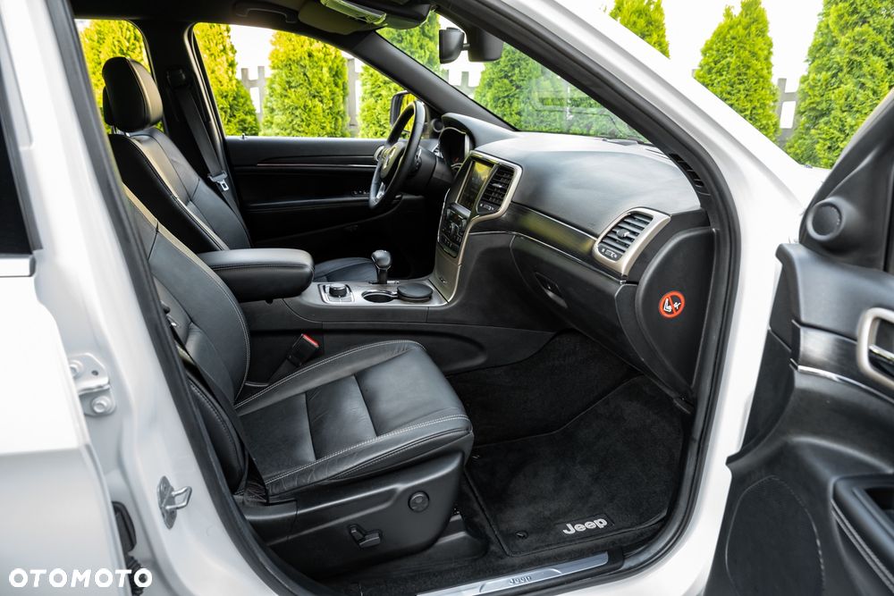 Jeep Grand Cherokee - 21