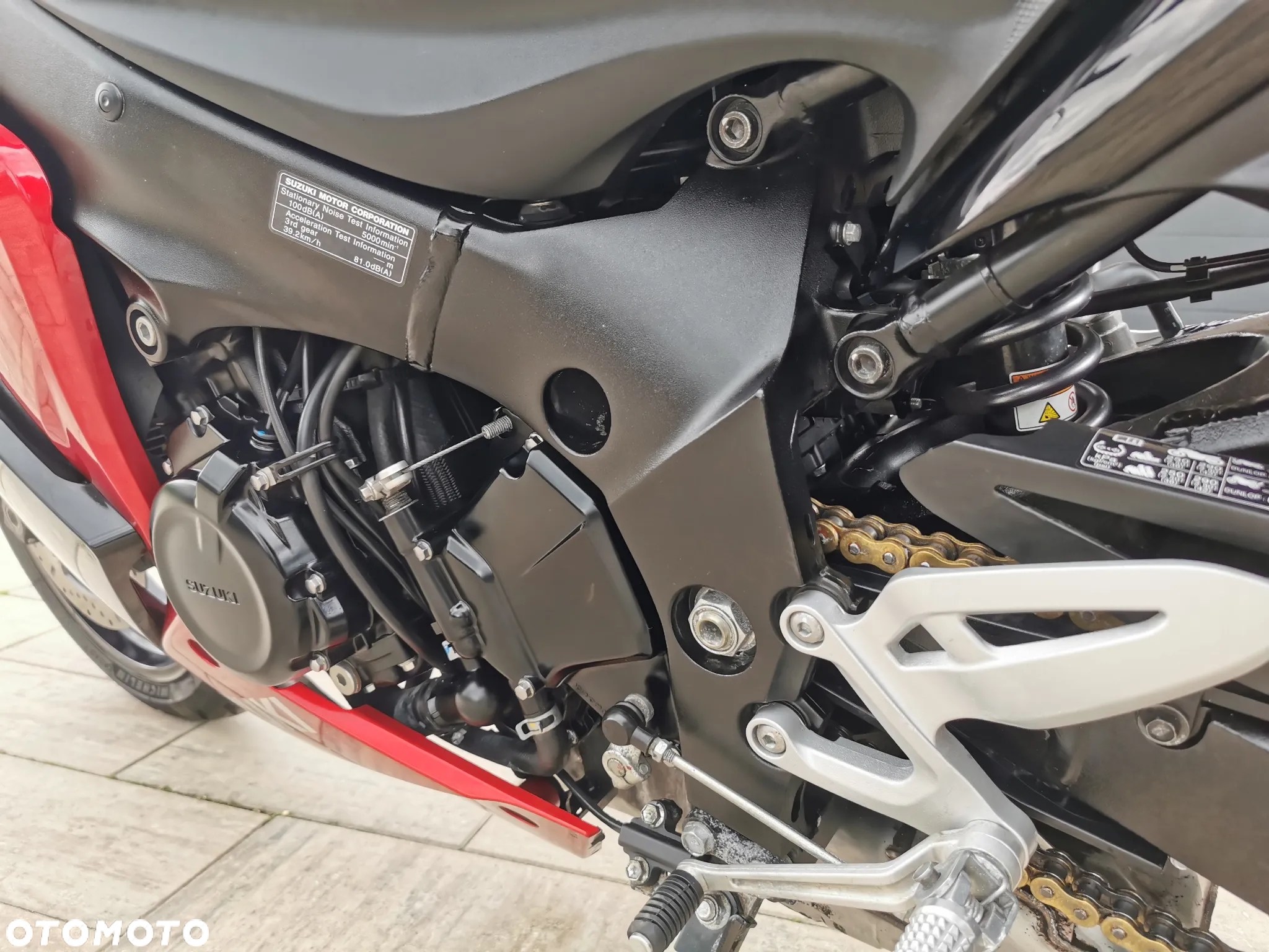 Suzuki GSX - 16