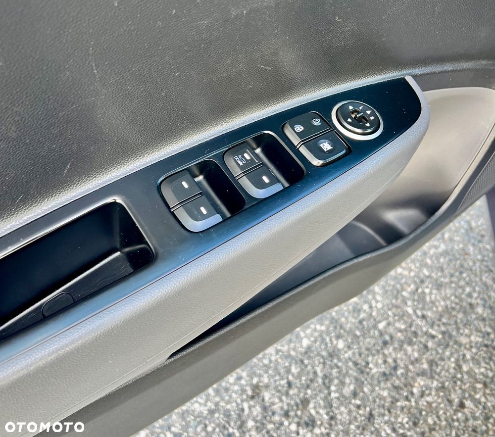 Hyundai i10 1.0 YES Silver - 9