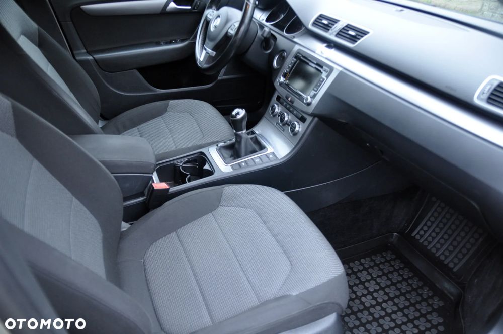 Volkswagen Passat 2.0 TDI Comfortline - 8