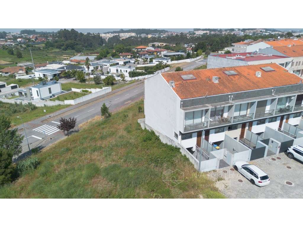 Moradia geminada para venda em São João de Vêr, Santa Maria da Feira - Grande imagem: 3/30