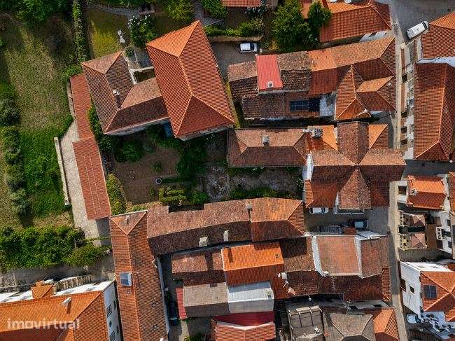 Moradia Apalaçada dos Anos 30 com Jardim | Celeirós, Sabrosa  Douro - Grande imagem: 5/27