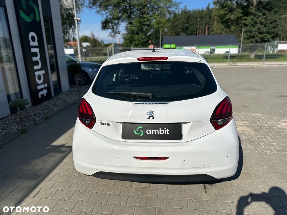 Peugeot 208 - 8
