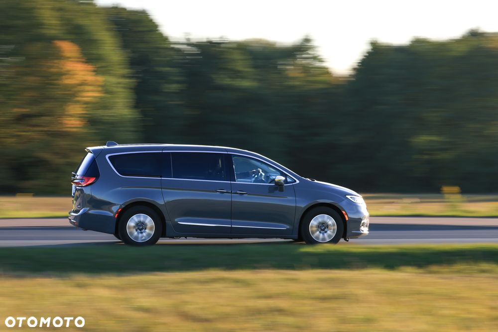 Chrysler Pacifica - 19