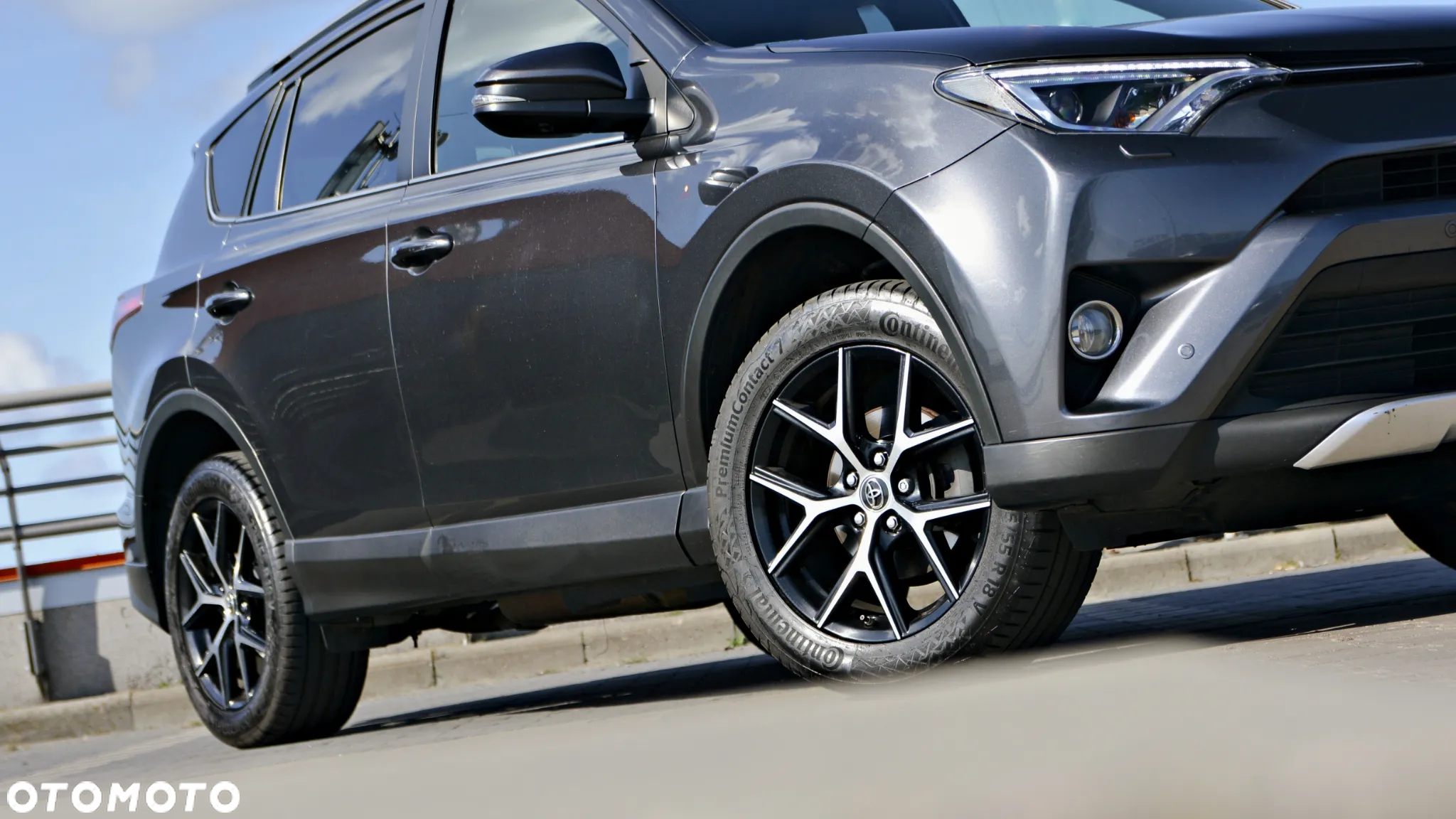 Toyota RAV4 - 6