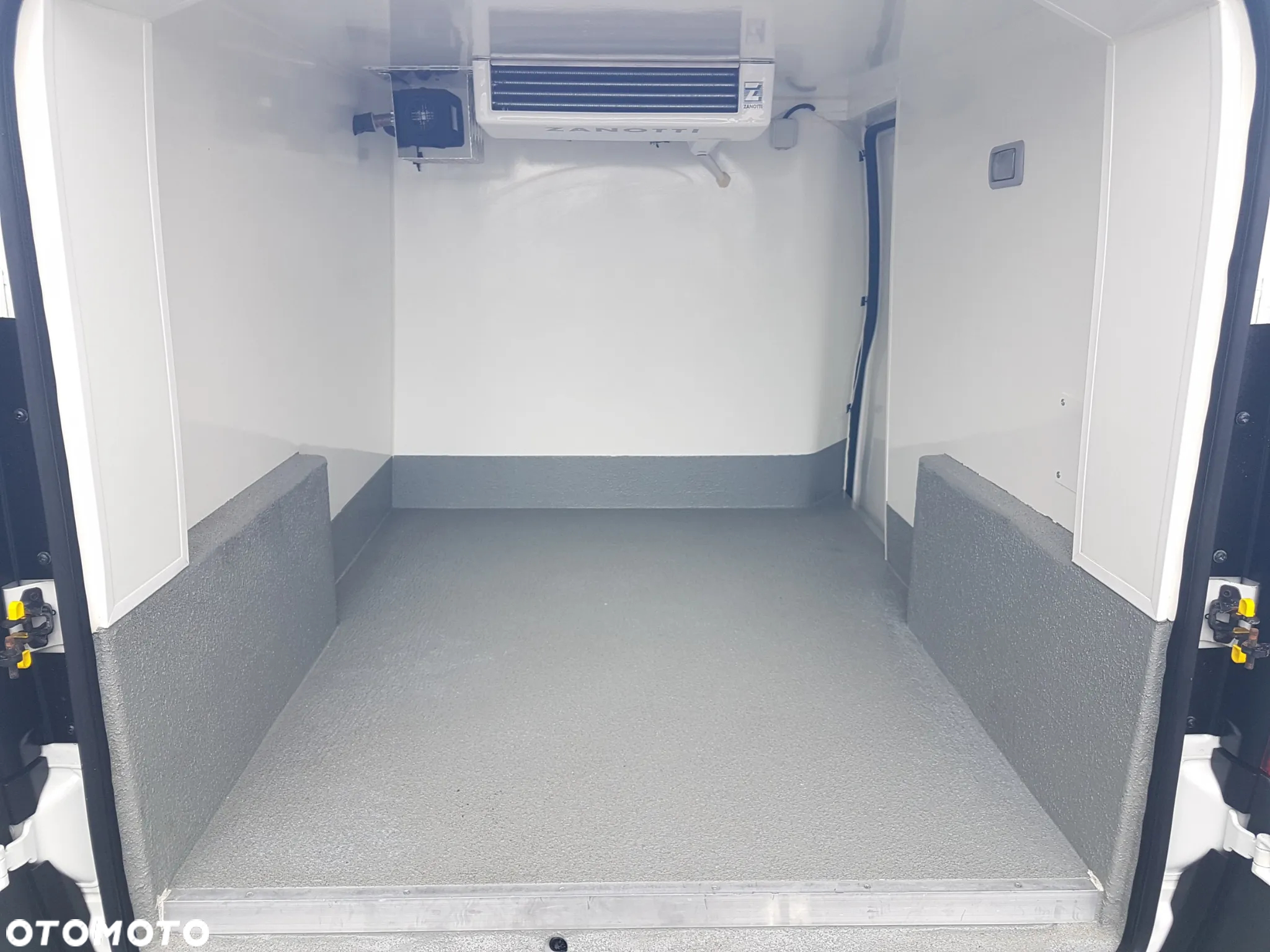 Fiat DOBLO MAXI CHŁODNIA MROŹNIA IZOTERMA GRZANIE AGREGAT ZANOTTI DŁUGI L2H1 TEMPOMAT AC - 19