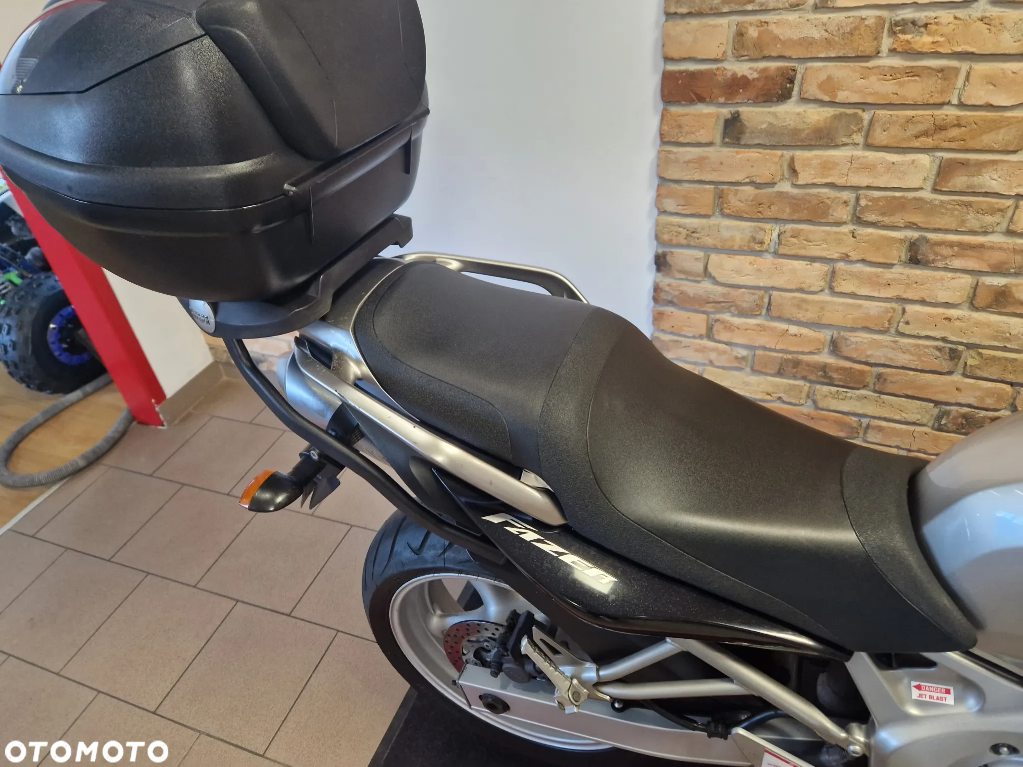 Yamaha FZ6 - 15