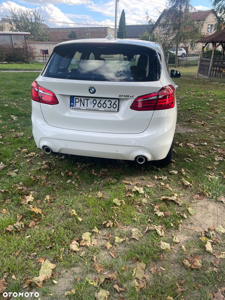 BMW Seria 2 218d - 10