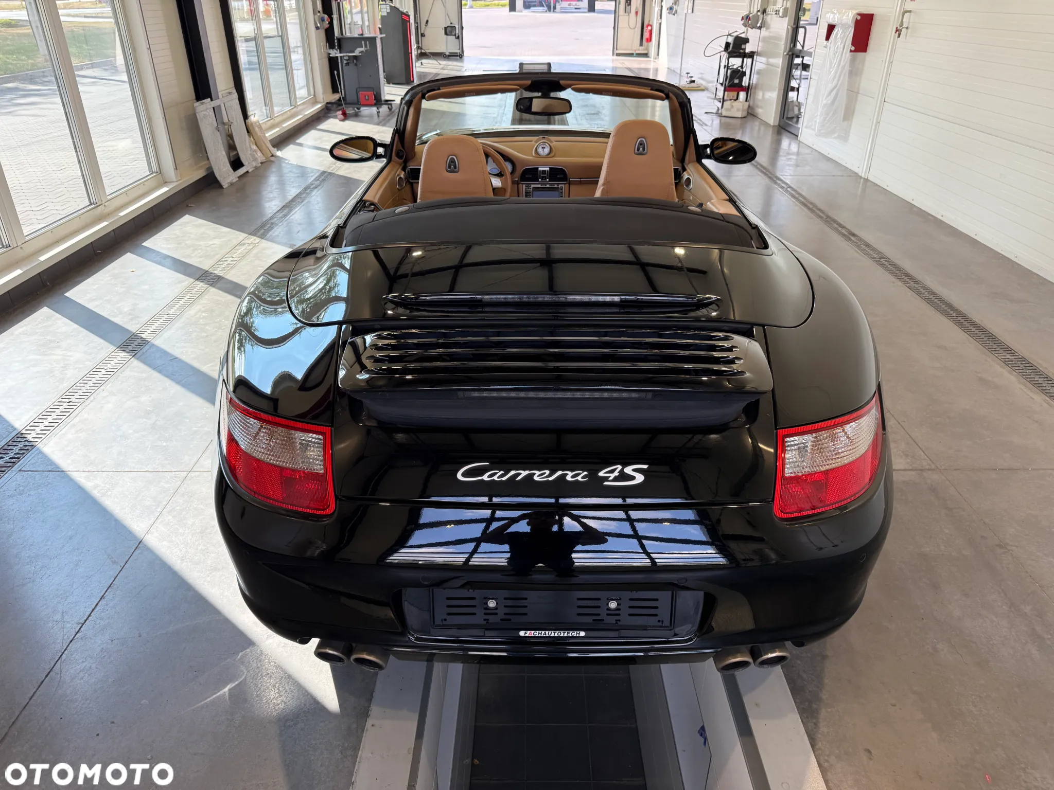 Porsche 911 Carrera 4 S Cabriolet - 8