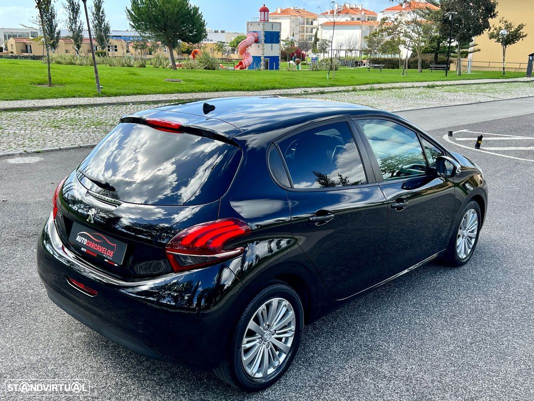 Peugeot 208 1.2 PureTech Signature - 17