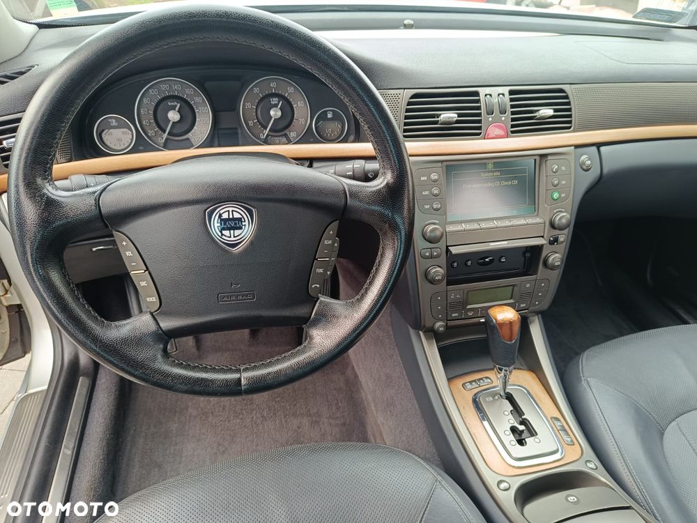 Lancia Thesis - 12