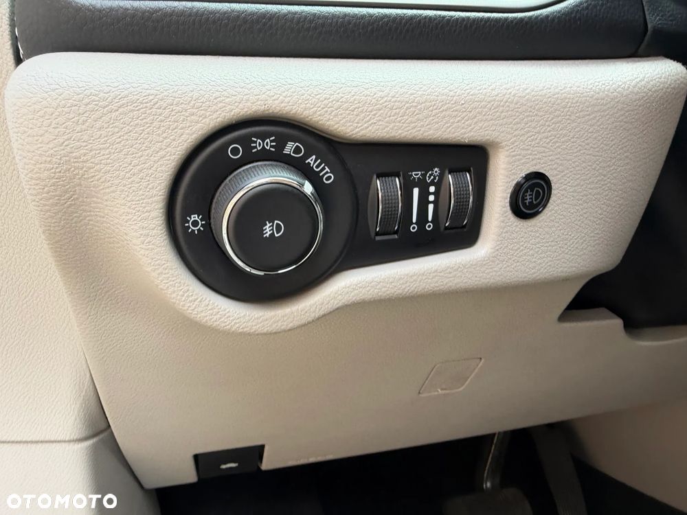 Chrysler Pacifica - 16