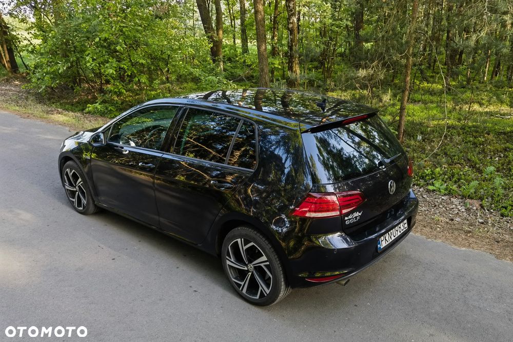 Volkswagen Golf 1.6 TDI BlueMotion Technology Lounge - 17