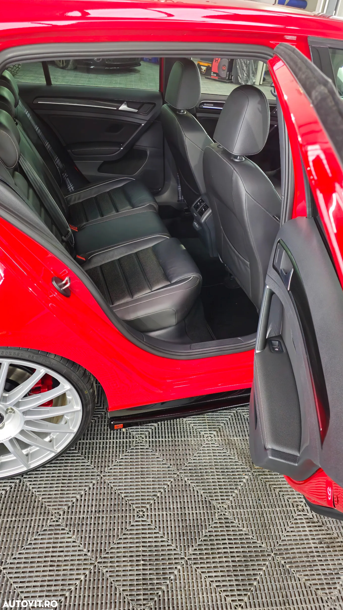 Volkswagen Golf 2.0 TSI DSG R - 10