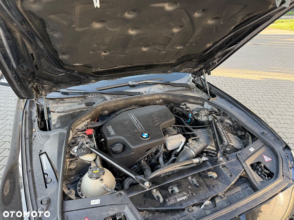 BMW Seria 5 528i xDrive Luxury Line - 32