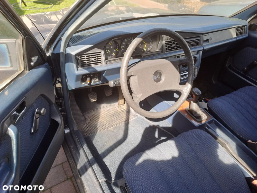 Mercedes-Benz W201 (190) - 5