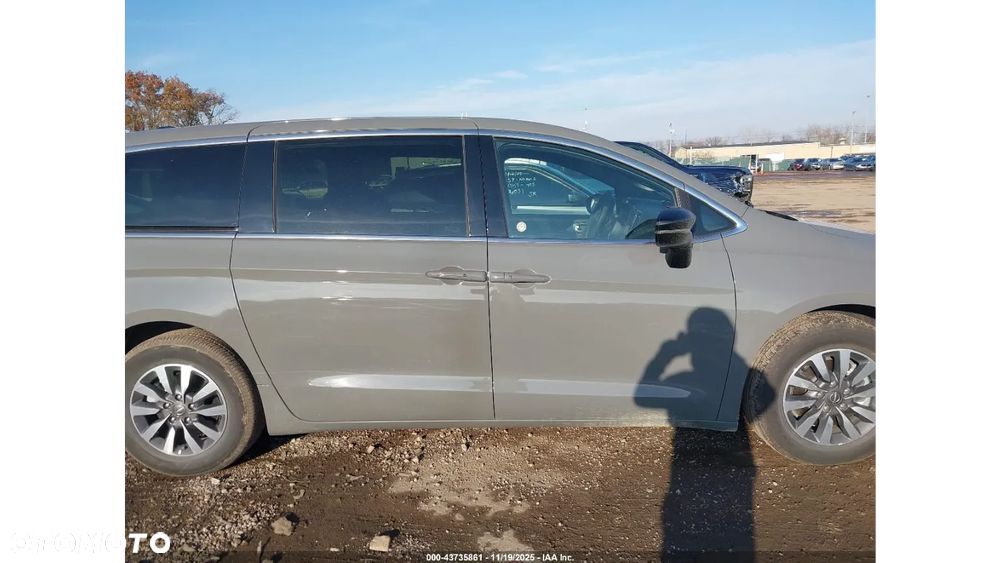 Chrysler Pacifica - 4