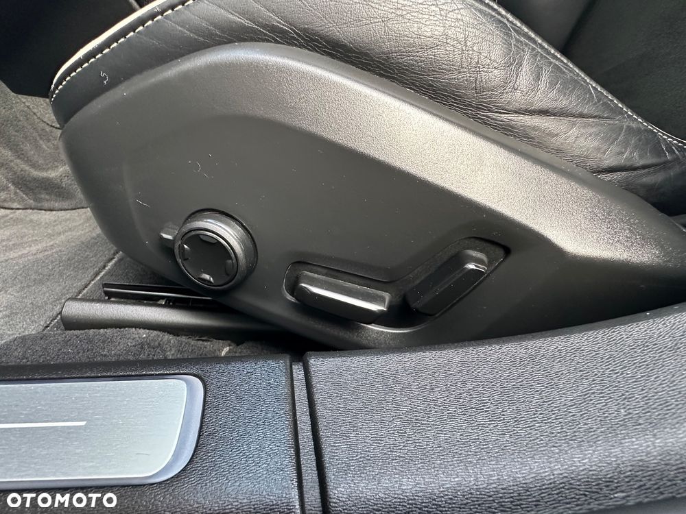 Volvo V90 T8 Twin Engine AWD R Design - 33