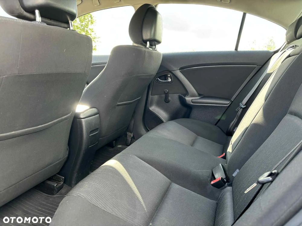 Toyota Avensis - 11