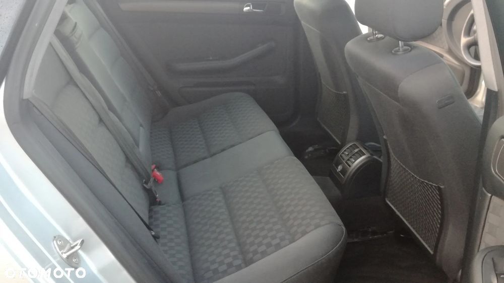 Audi A6 Avant 2.4 Quattro - 12