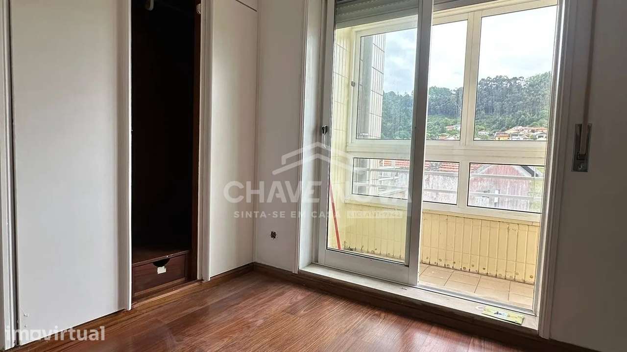 T2 com 3 varandas garagem e vistas desafogadas em Oliveira do Douro CO - Grande imagem: 4/12