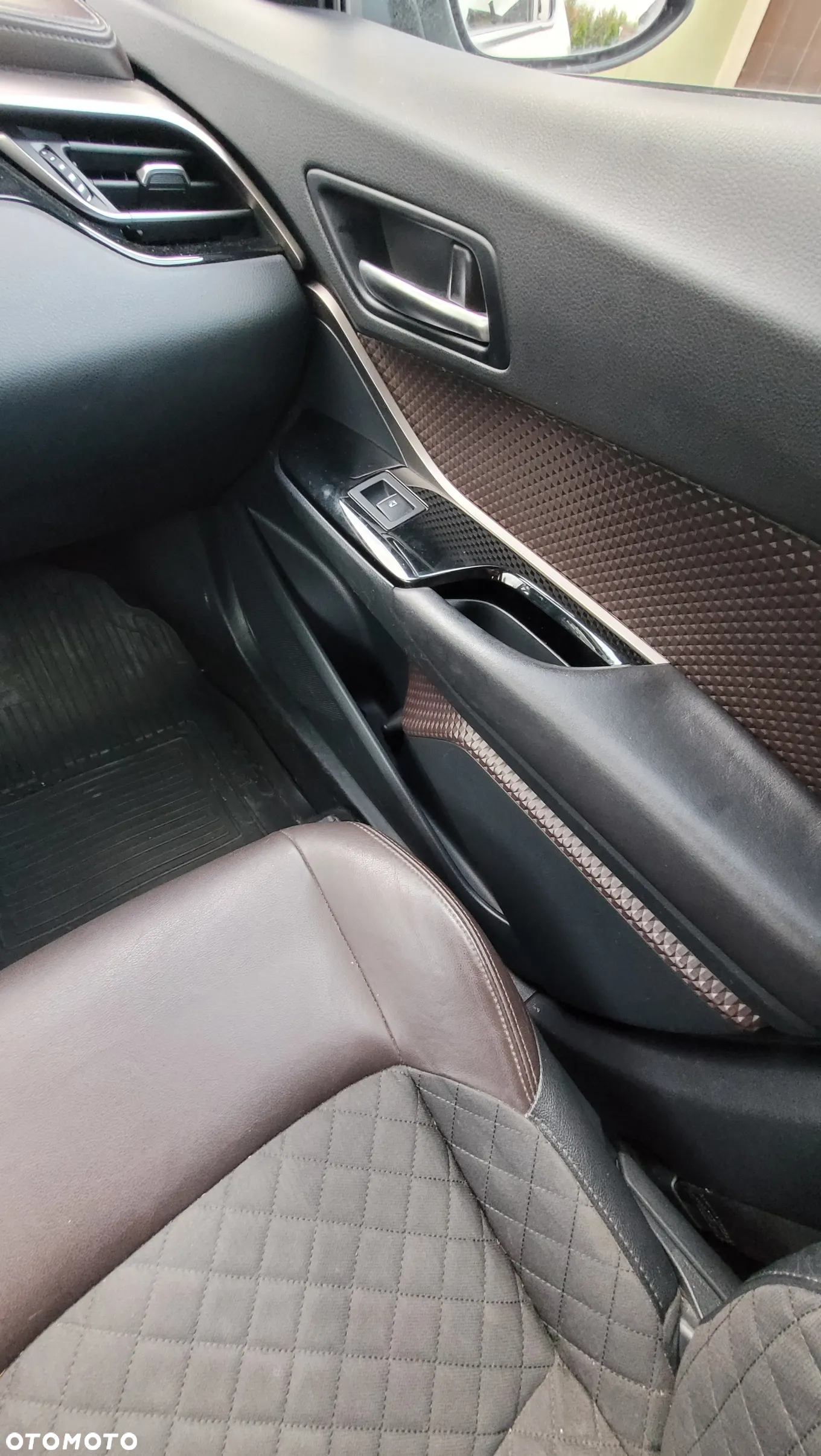 Toyota C-HR 1.8 Hybrid Prestige - 24
