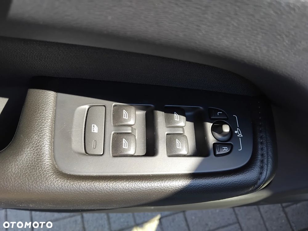 Volvo XC 60 D4 Momentum - 21