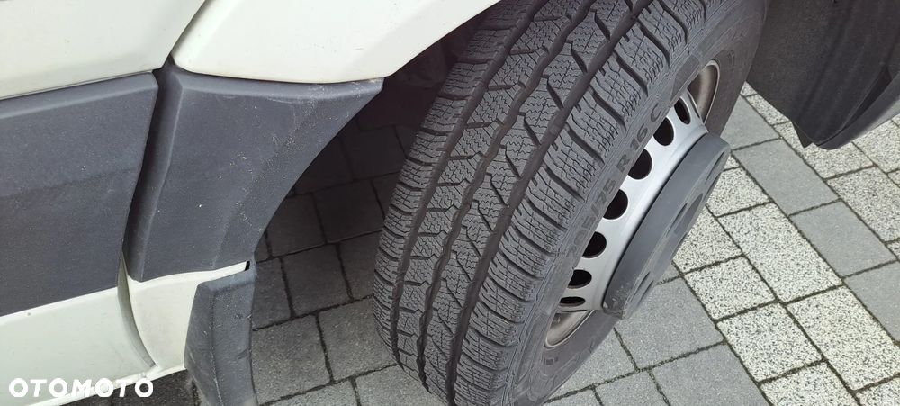 Mercedes-Benz 519 - 11